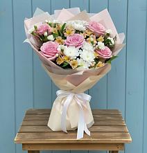 Букет цветов из:  Гвоздики, Орхидеи и Розы в Красная Горка Республика Башкортостан