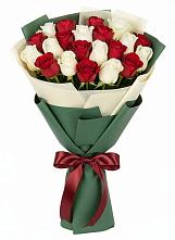 Букет Микс из красных и белых роз в Красная Горка Республика Башкортостан