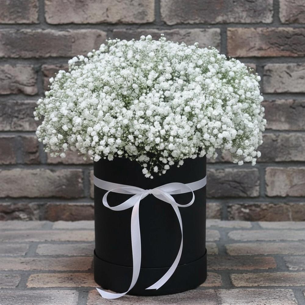 Цветочная композиция из Гипсофила в шляпной коробке в Красная Горка Республика Башкортостан