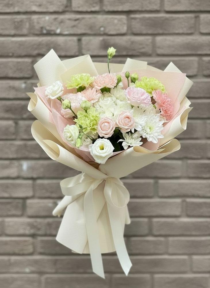 Букет цветов из: Гвоздики, Розы, Лизиантусы и Хризантемы в Красная Горка Республика Башкортостан