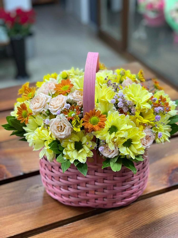 Цветочная композиция из Хризантемы и Розы в корзине в Красная Горка Республика Башкортостан