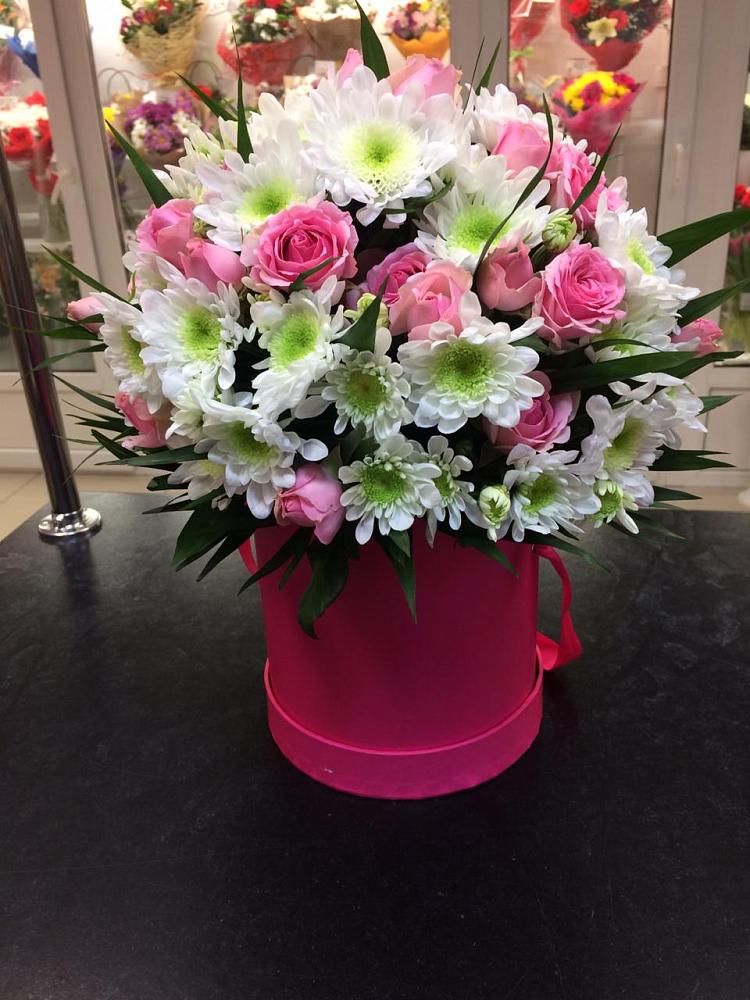 Цветочная композиция из Розы и Хризантемы в шляпной коробке в Красная Горка Республика Башкортостан