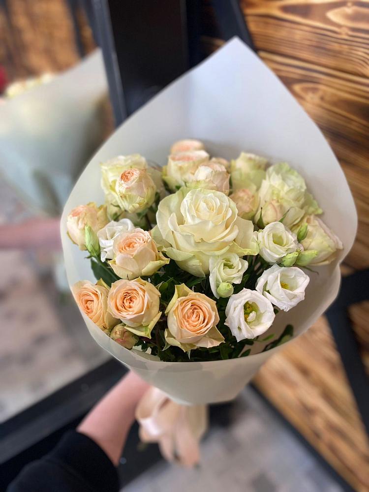 Букет цветов из: Розы и Лизиантусы в Красная Горка Республика Башкортостан